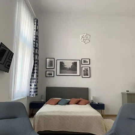 Charming * Κλουζ-Ναπόκα